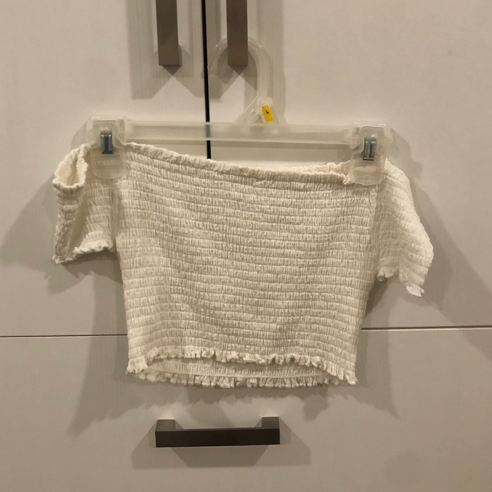 White crop top🤍